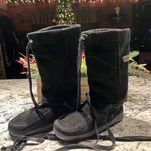 Steger Mukluk women’s black suede boots